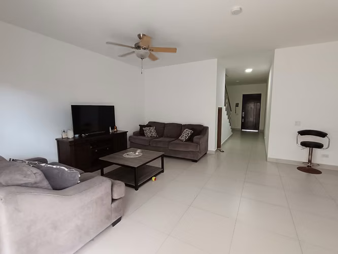 VENDO IMPECABLE CASA EN ALTOS DEL PARQUE