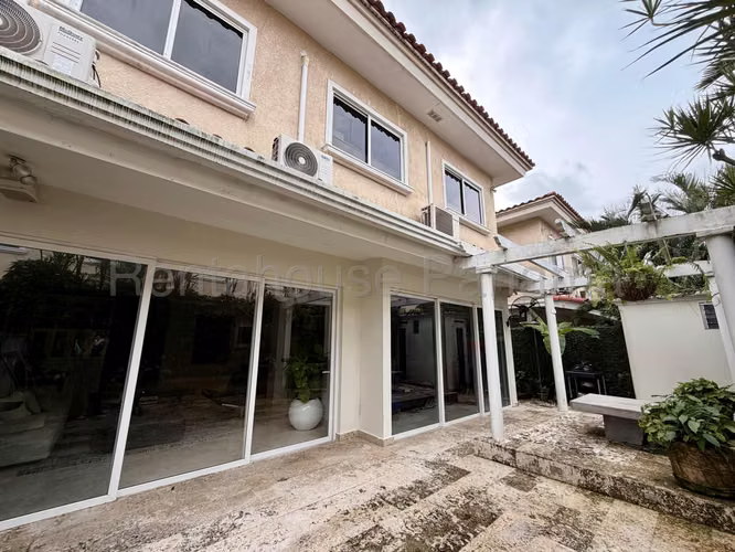 Venta de casa en Palmeras del Este 27MVCH631