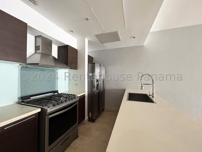 Vendo Apartamento en Avenida Balboa LC26-1556