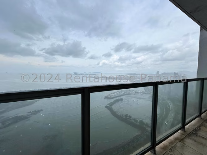 Vendo Apartamento en Avenida Balboa LC26-1556