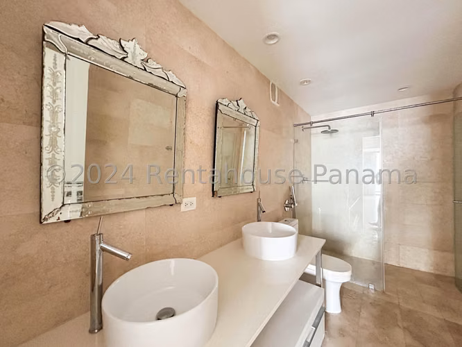 Vendo Apartamento en Avenida Balboa LC26-1556