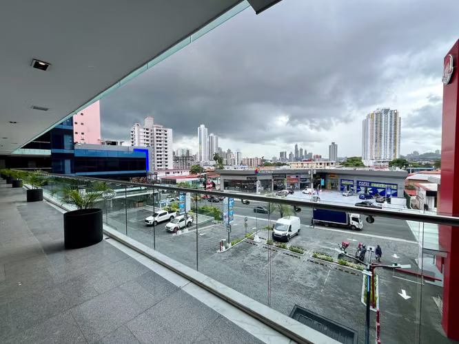 Local Comercial de 103mts2 en Plaza con Parking Techado - Vía Porras | GALT