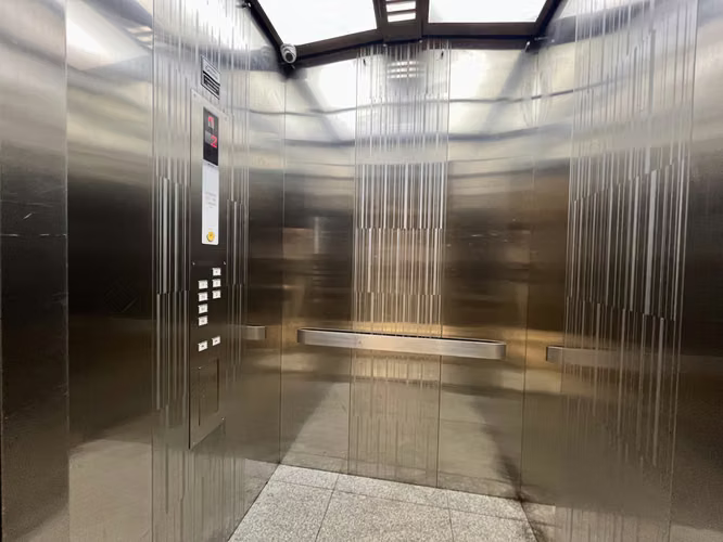 Local Comercial de 103mts2 en Plaza con Parking Techado - Vía Porras | GALT