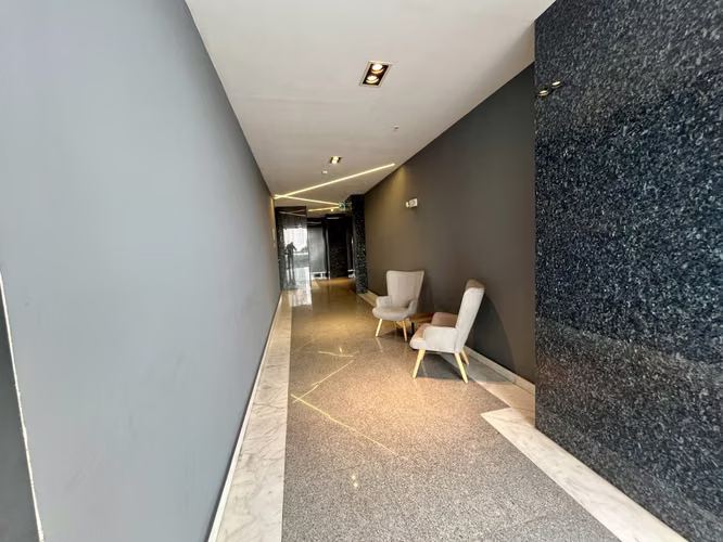 Local Comercial de 103mts2 en Plaza con Parking Techado - Vía Porras | GALT