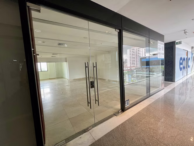 Local Comercial de 103mts2 en Plaza con Parking Techado - Vía Porras | GALT