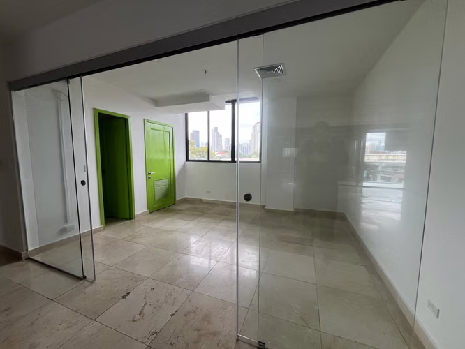 Local Comercial de 103mts2 en Plaza con Parking Techado - Vía Porras | GALT