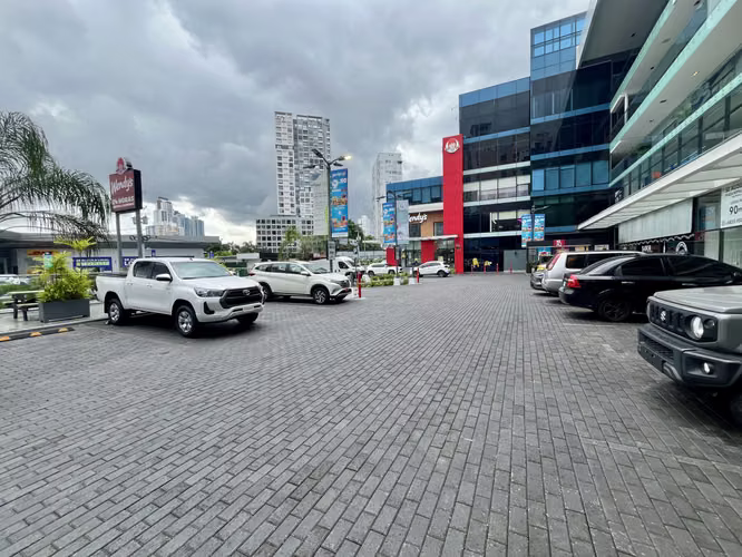 Local Comercial de 103mts2 en Plaza con Parking Techado - Vía Porras | GALT