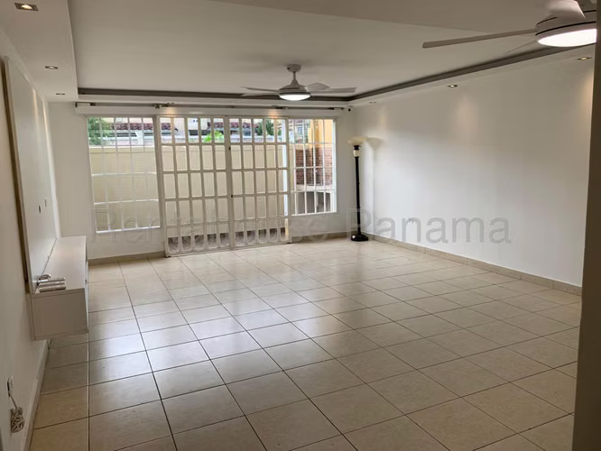 Casa en Venta en PH DORADO LAKES Condado del Rey 27AECC590