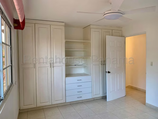 Casa en Venta en PH DORADO LAKES Condado del Rey 27AECC590
