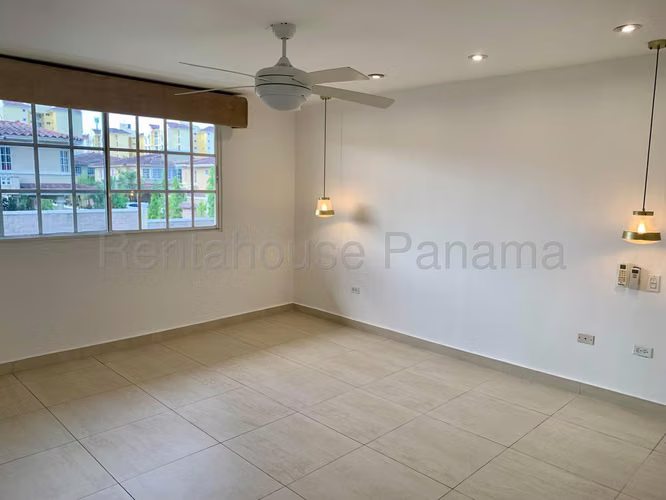 Casa en Venta en PH DORADO LAKES Condado del Rey 27AECC590
