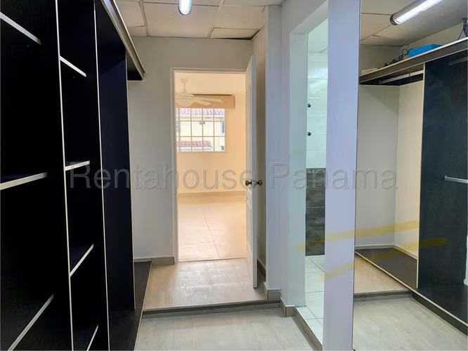 Casa en Venta en PH DORADO LAKES Condado del Rey 27AECC590