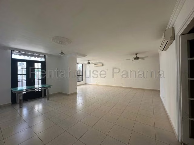 Venta de Exclusivo Apartamento de 210m² en Punta Pacífica - PH Courtyard View - 27GP528