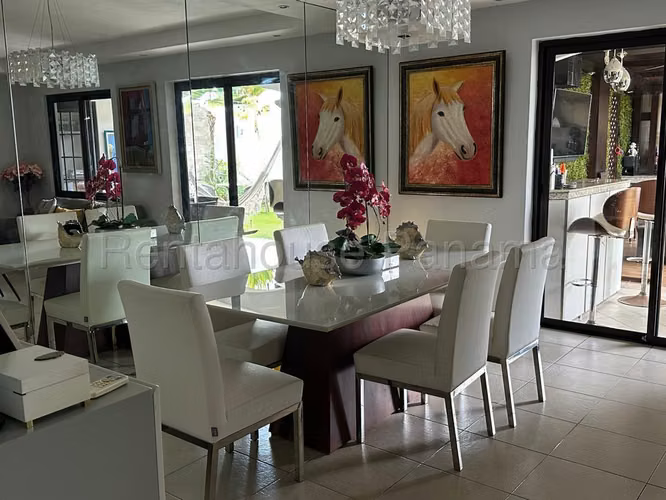 Se Vende Casa en Versalles YDU