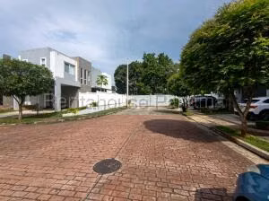Alquiler de Casa con 164m2 en Brisas del Golf PH Victoria 27-552SR