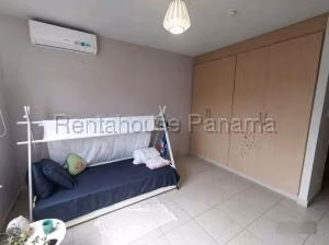 Alquiler de Casa con 164m2 en Brisas del Golf PH Victoria 27-552SR