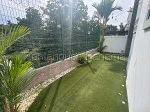 Alquiler de Casa con 164m2 en Brisas del Golf PH Victoria 27-552SR
