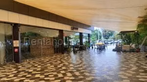 Alquiler de Local Comercial con 109m2 en San Francisco PH Santa Elena Strip Ma 27-547SR