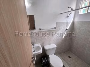 Venta de Casa con 164m2 en Brisas del Golf PH Victoria 26-8988SR