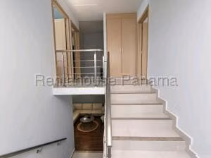 Venta de Casa con 164m2 en Brisas del Golf PH Victoria 26-8988SR