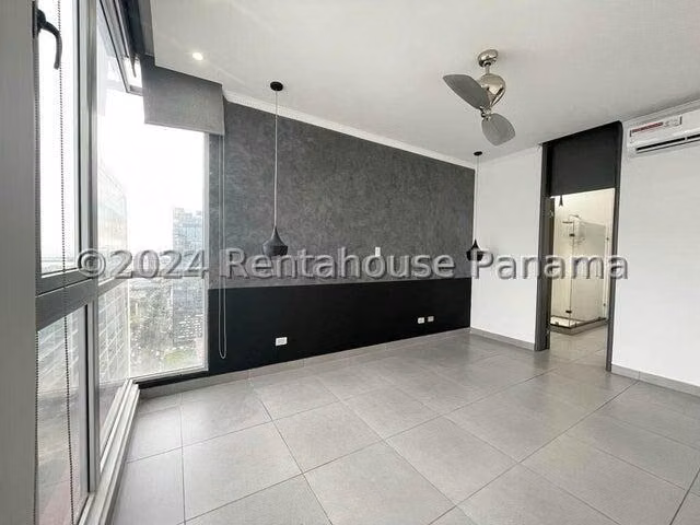 Venta de Apartamento con Línea blanca en Avenida Balboa Ph Element EC