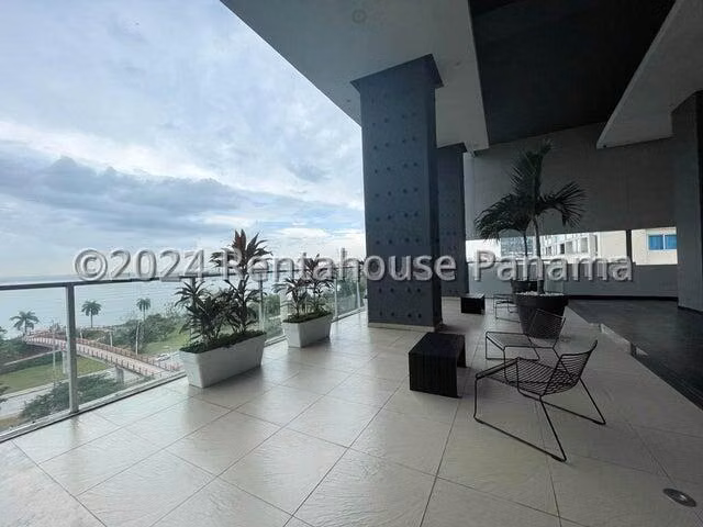 Venta de Apartamento con Línea blanca en Avenida Balboa Ph Element EC
