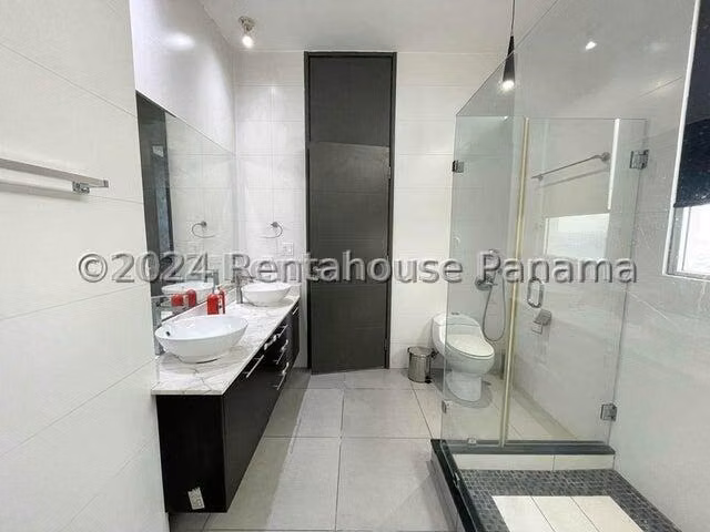 Venta de Apartamento con Línea blanca en Avenida Balboa Ph Element EC