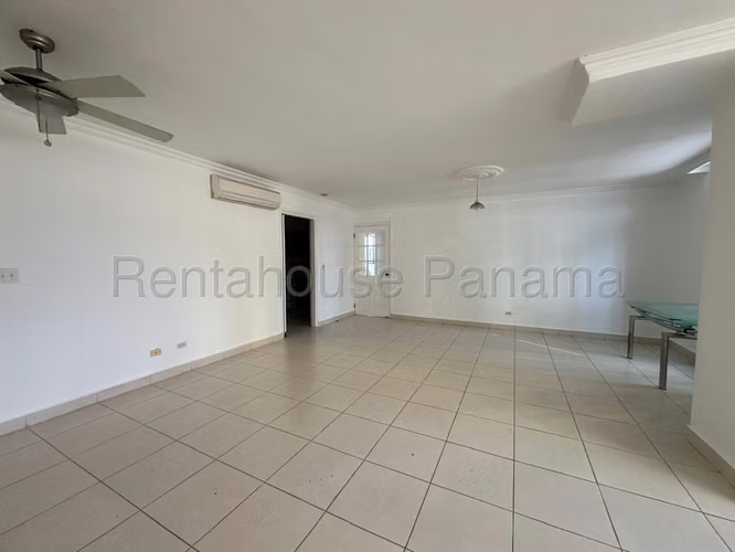 Venta de Apartamento en Punta Pacifica Ph Courtyard View EC