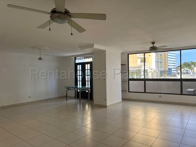 Venta de Apartamento en Punta Pacifica Ph Courtyard View EC