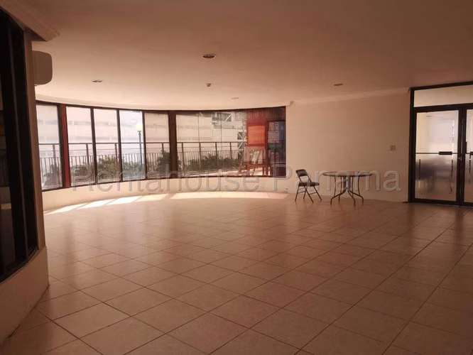 Venta de Apartamento en Punta Pacifica Ph Courtyard View EC