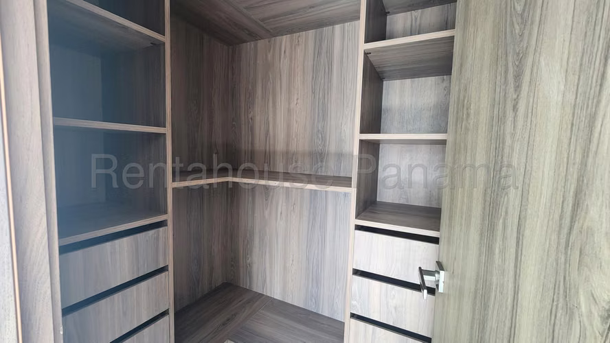 Venta de Casa en Altos de Panama Altos del Parque KF