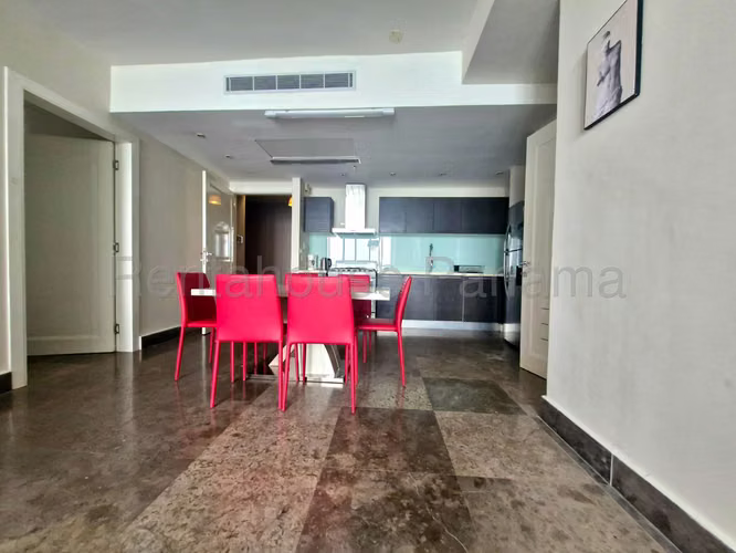 Alquilo Apartamento en Avenida Balboa OF27-388