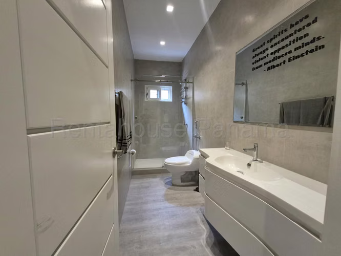 Vendo Casa en Costa Sur OF27-593