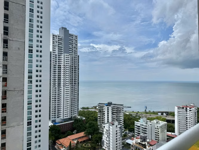 Alquiler en PH Moon Tower con vista al mar - L.G.