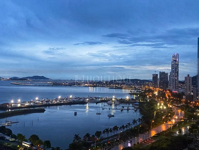 Venta de Apartamento en Av. Balboa – PH Villa del Mar