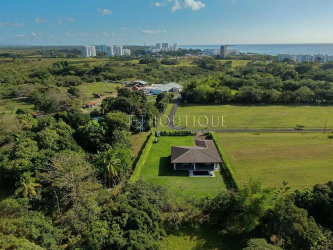 Venta de Casa de Lujo en Playa Blanca – Río Hato (Sector Buenaventura)