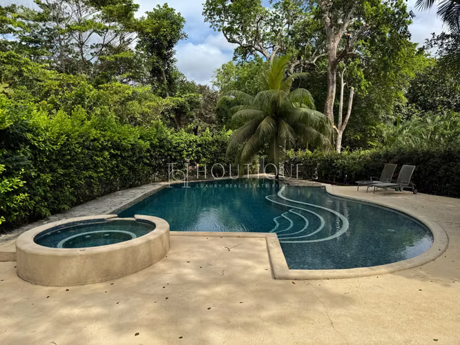 Venta de Residencia Exclusiva en Camino de Cruces