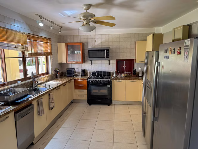 Venta de Residencia Exclusiva en Camino de Cruces