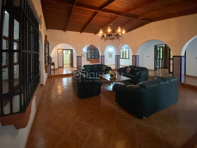 Exclusiva Residencia con Cabaña de Invitados – El Valle de Antón