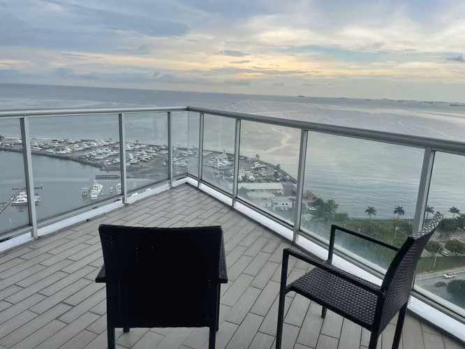 YACHT CLUB - AVENIDA BALBOA
