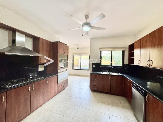 CASA EN ANTIGUA - COSTA DEL ESTE
