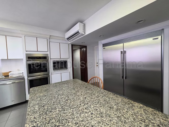 Apartamento en Venta en Punta Paitilla. PH MARESIAS. 27LDC637