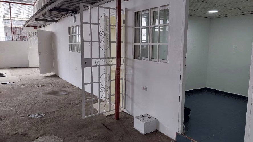 Se Alquila Galera Comercial en Río Abajo