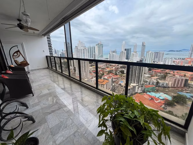 Se vende Apartamento en PH Torre de la Cresta, Bella Vista
