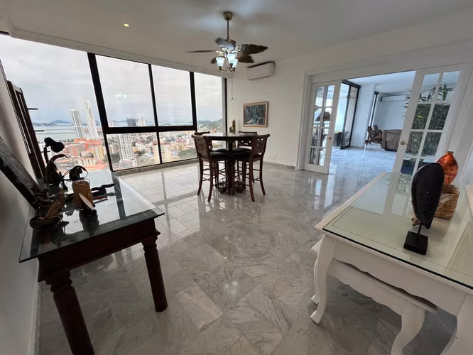 Se vende Apartamento en PH Torre de la Cresta, Bella Vista