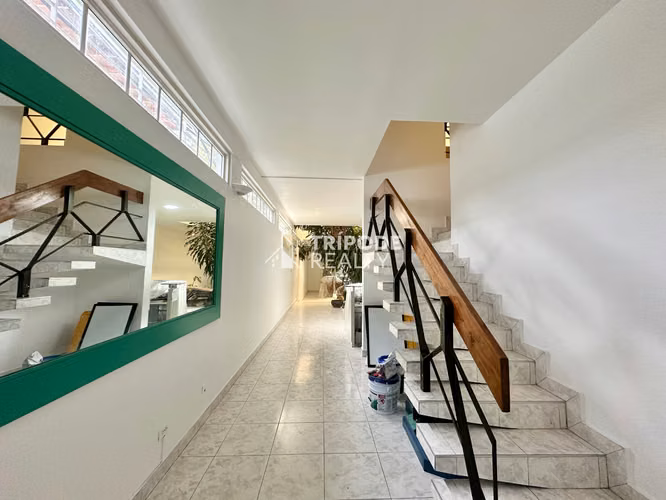 Casa comercial en venta Los Angeles con paneles solares