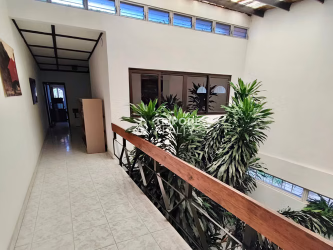 Casa comercial en venta Los Angeles con paneles solares