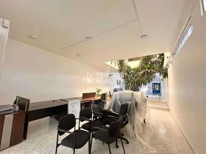Casa comercial en venta Los Angeles con paneles solares