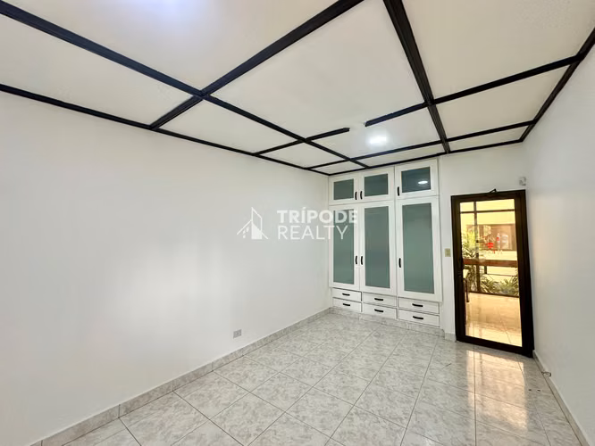 Casa comercial en venta Los Angeles con paneles solares