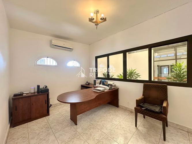 Casa comercial en venta Los Angeles con paneles solares