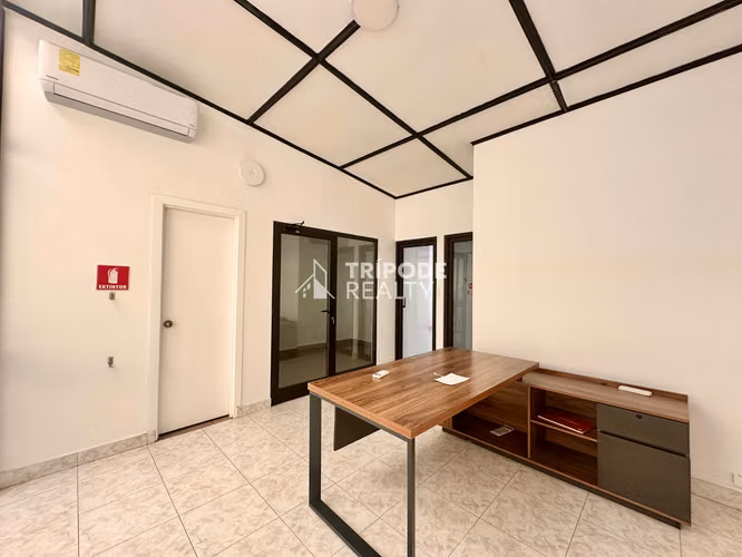 Casa comercial en venta Los Angeles con paneles solares